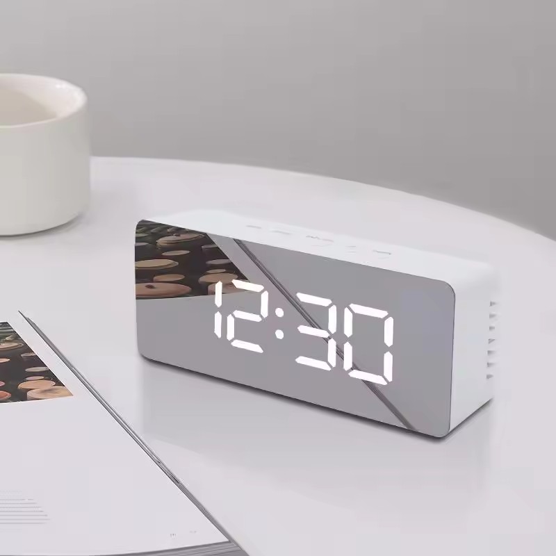 1Pc White Digital Clock LED Mi - Lighting Home Decor Wall Clocks avis et prix