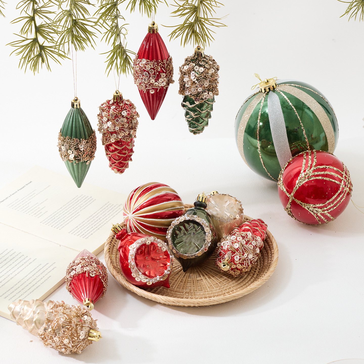 Red And Green Ornaments Timele - Decor Timeless Lighting avis et prix